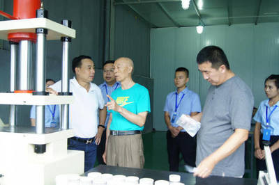 原解放军防化院专家朱新文一行莅临靖泰指导，推动烟剂技术成果转化落地